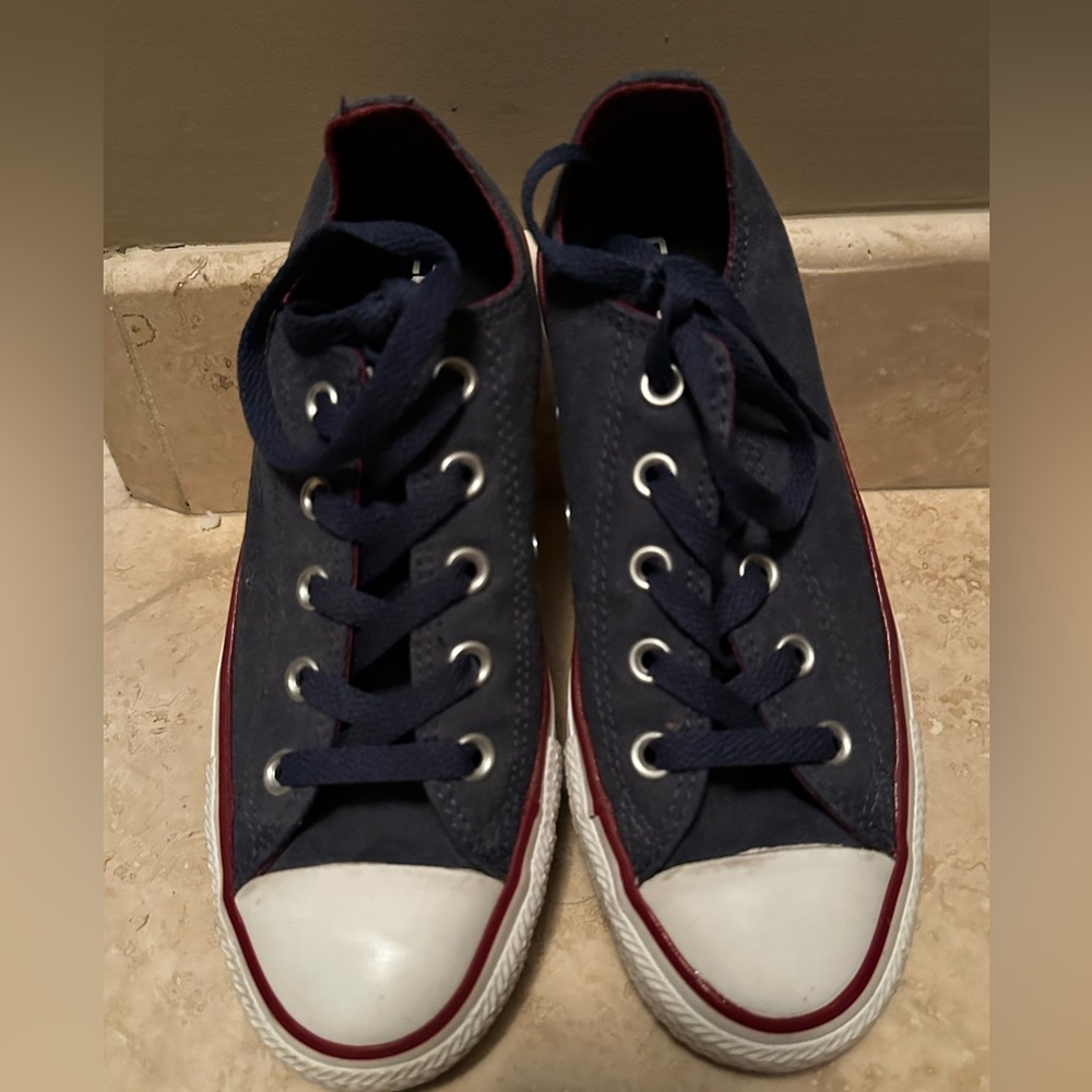 Navy blue converse